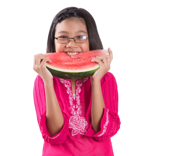 Kleines Mädchen isst Wassermelone — Stockfoto