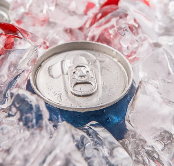 Ingeblikte cola dranken — Stockfoto