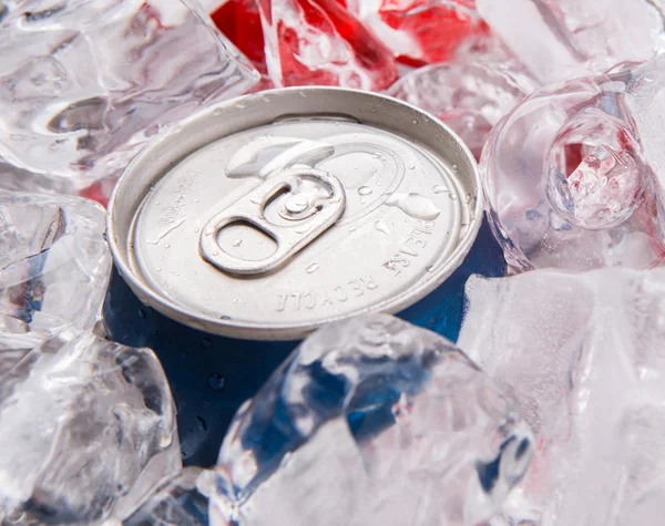 缶詰のコーラ飲料 — ストック写真
