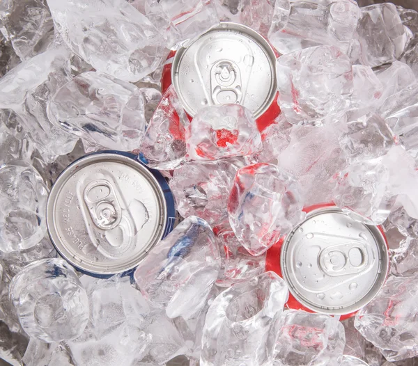 缶詰のコーラ飲料 — ストック写真