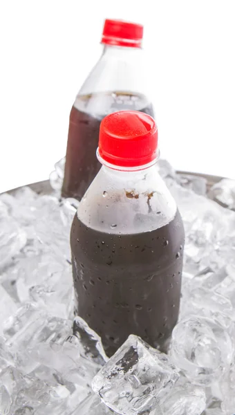 Napoje typu cola z kostkami lodu — Zdjęcie stockowe