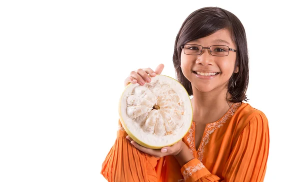 Menina malaia e Pomelo Fruit — Fotografia de Stock