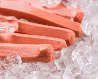 buz küpleri ile sosis