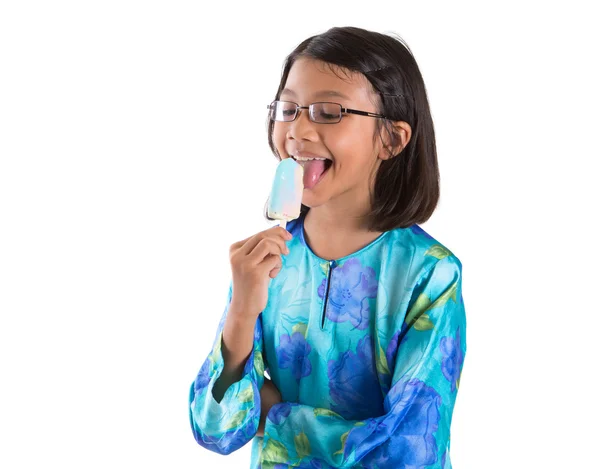 Giovane ragazza con gelato — Foto Stock