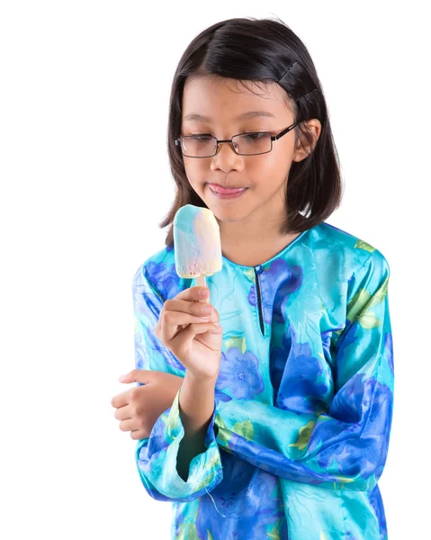 年轻的女孩，冰激淋 — 图库照片