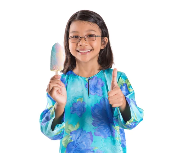 Chica joven con helado — Foto de Stock