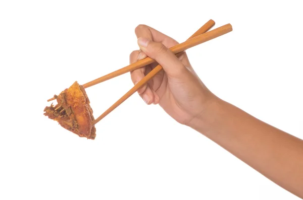Женская рука и палочка для еды — стоковое фото