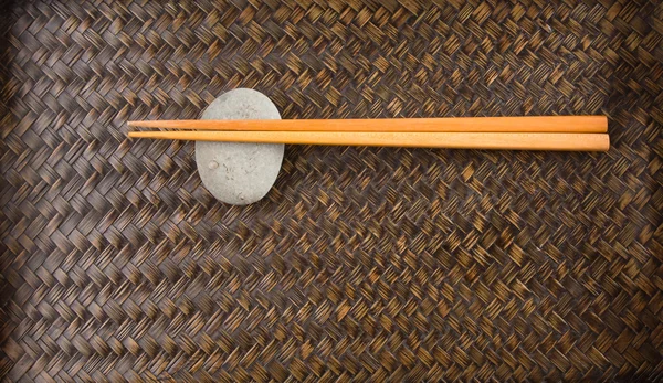 Chopstick op geweven dienblad — Stockfoto
