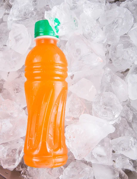瓶装的芒果汁 — 图库照片