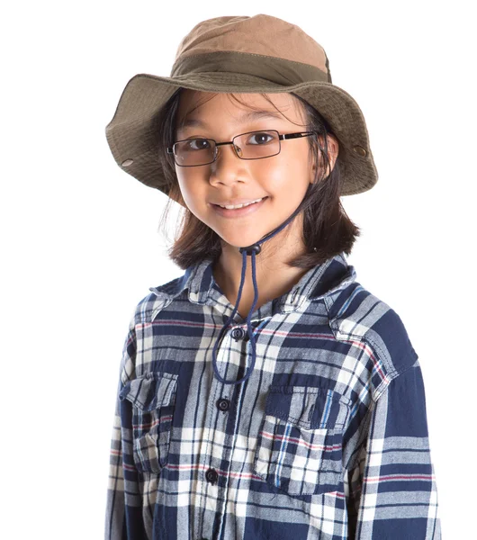 Menina com camisa e chapéu — Fotografia de Stock