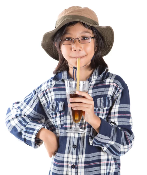 Ung flicka med skjorta och hatt — Stockfoto