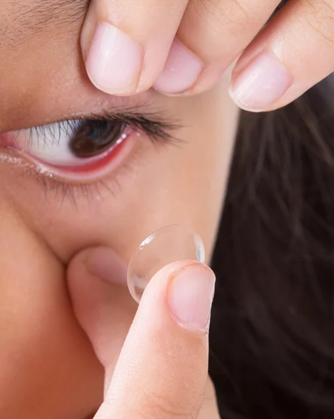 Young asian girl with contact lens — Stock Photo, Image