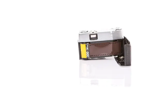 Oude camera en film cartridge — Stockfoto