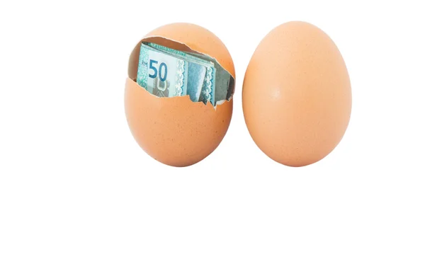 鸡蛋里面的钞票 — 图库照片