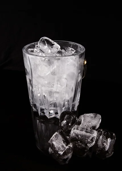 Glas mit Eis — Stockfoto