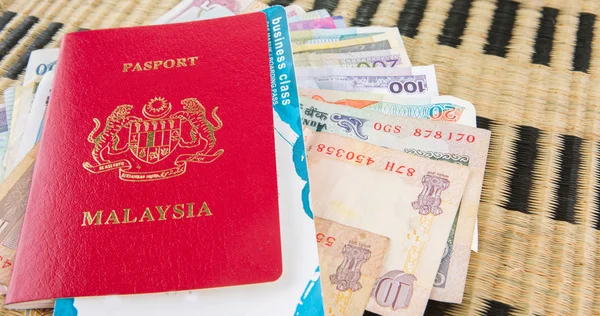 Passport and Currency — Stock Photo, Image