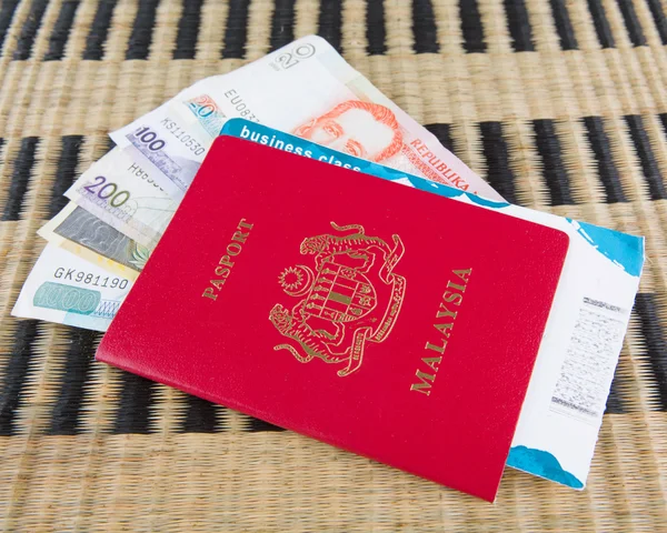 Passport and Currency — Stock Photo, Image