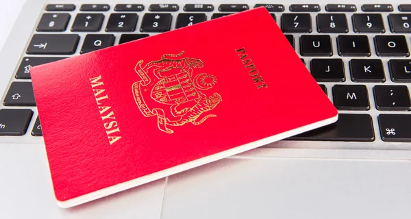 Malaysian Passport With Laptop — Stock Photo, Image