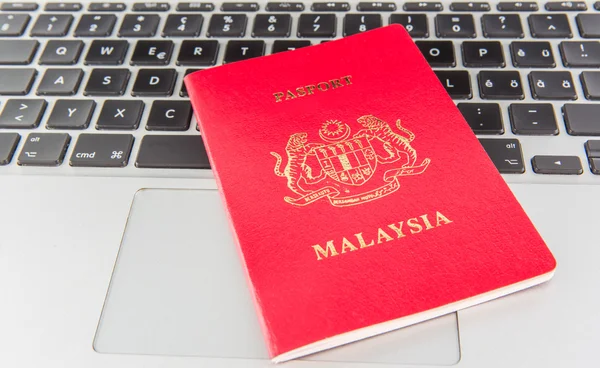 Malaysian Passport With Laptop — Stock Photo, Image