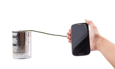 El ele tutuşan akıllı telefon.
