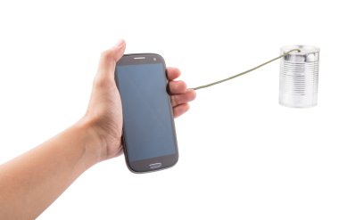 El ele tutuşan akıllı telefon.