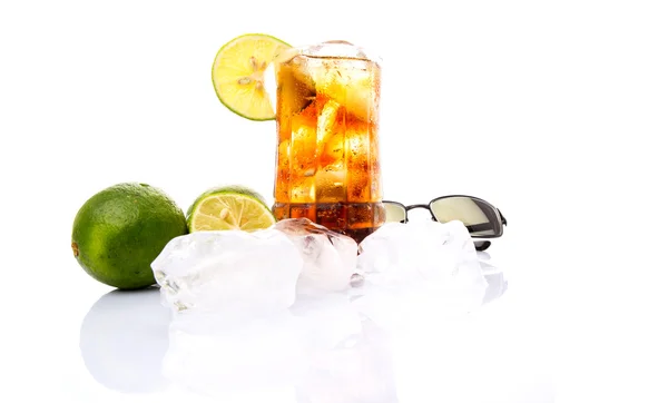 Té helado con cubo de hielo — Foto de Stock