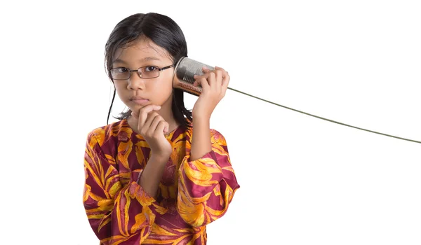 Menina com lata de lata Telefone — Fotografia de Stock