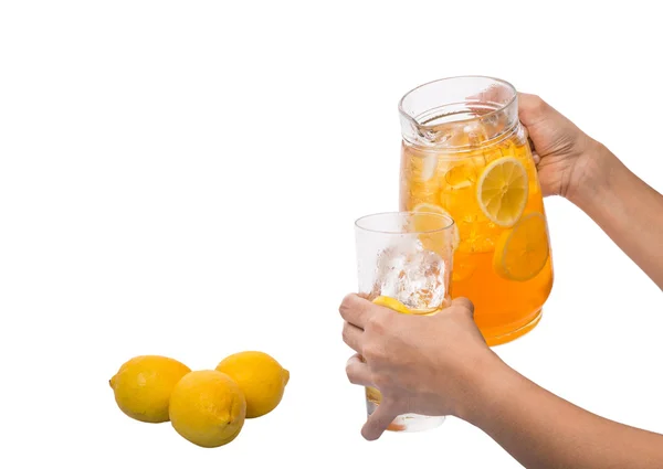 Hände mit Limonade — Stockfoto