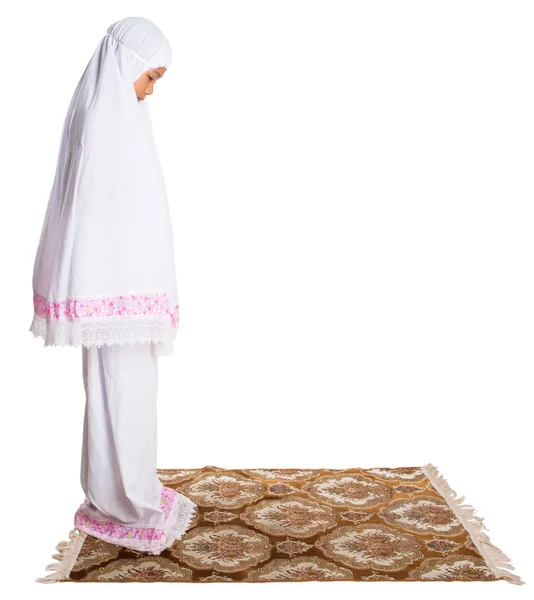 若いイスラム教徒の少女の祈り — ストック写真