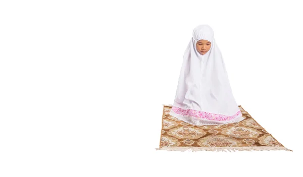 Moslim meisje bidden — Stockfoto