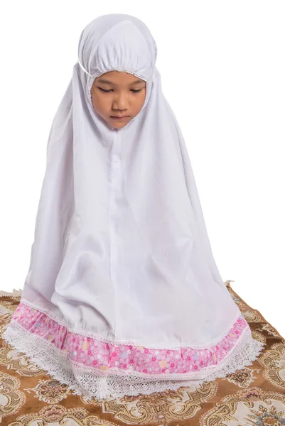 Moslim meisje bidden — Stockfoto