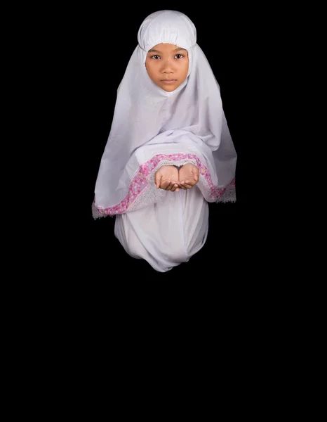 Jong meisje in witte hijab — Stockfoto