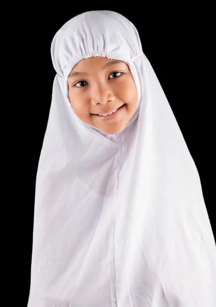 Junges Mädchen im weißen Hijab — Stockfoto