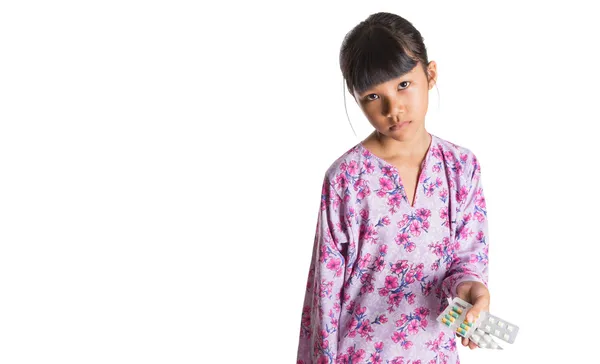 Jeune fille et comprimés de médecine — Photo