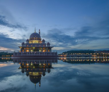 Putra Camii, Malezya