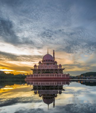 Putra Camii, Malezya