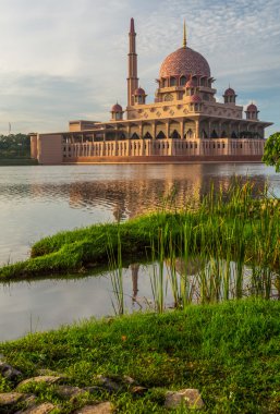 Putra Camii, Malezya