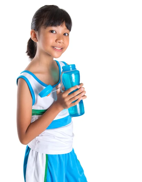 Chica joven con botella de agua — Foto de Stock