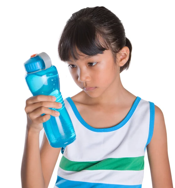 Jeune fille avec bouteille d'eau — Photo