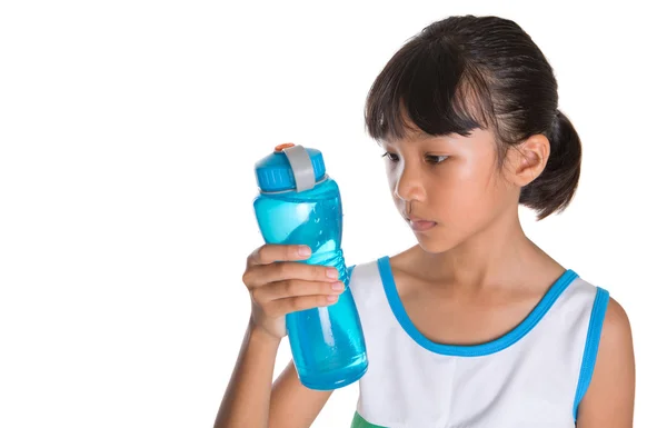 Giovane ragazza con bottiglia d'acqua — Foto Stock