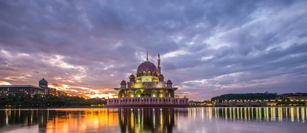 Mesquita ao amanhecer — Fotografia de Stock