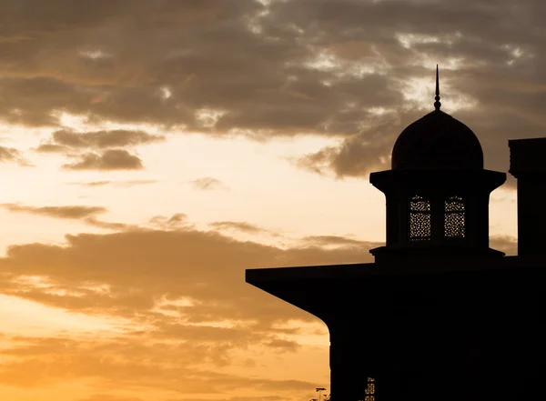 Силуэт мечети — стоковое фото