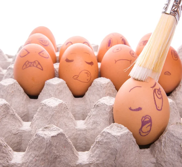 Expressions sur le visage des œufs de poulet — Photo