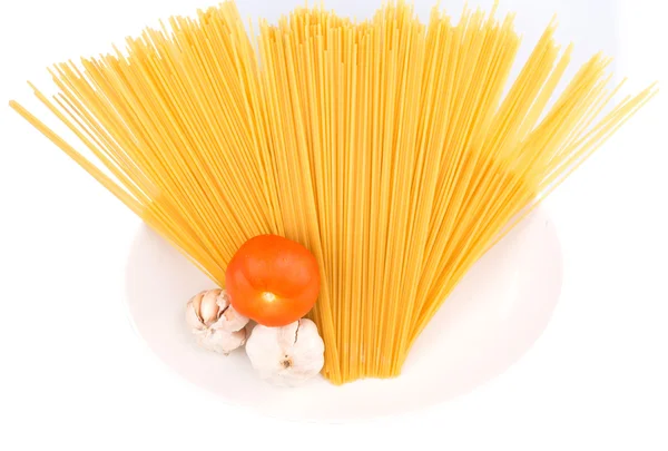 Ajo, tomate y espaguetis secos — Foto de Stock