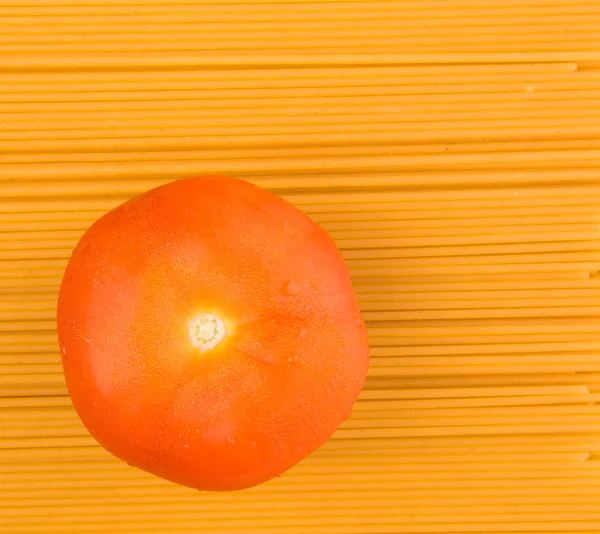 말린된 스파게티와 토마토 — 스톡 사진