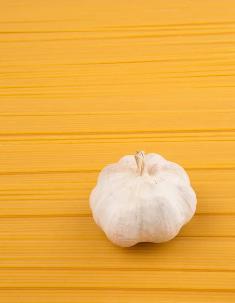 Garlic and Spaghetti — Stock Photo, Image