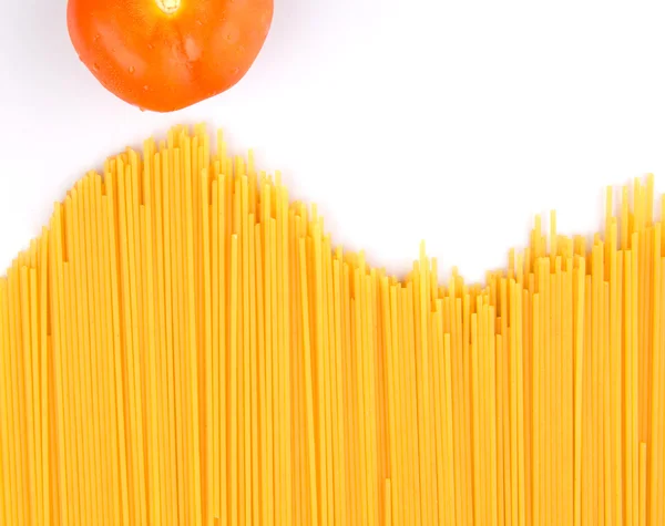 Dried Spaghetti and Tomato — Stock Photo, Image