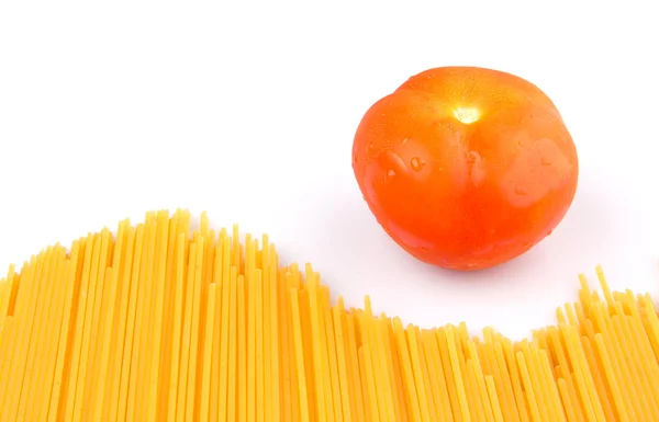 Dried Spaghetti and Tomato — Stock Photo, Image