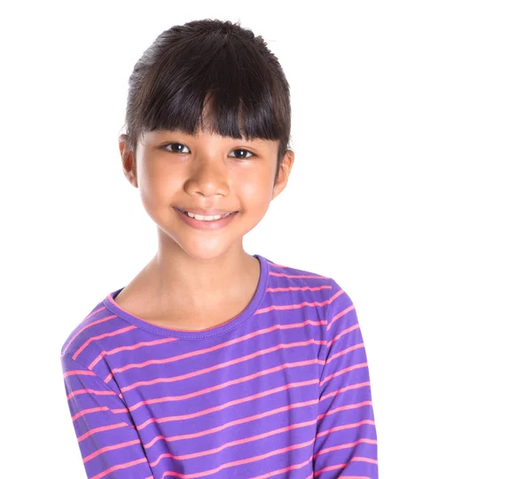 Молодая девушка в полосатой рубашке — стоковое фото