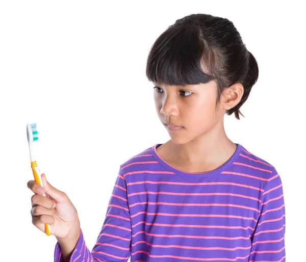 Jong meisje met tandenborstel — Stockfoto